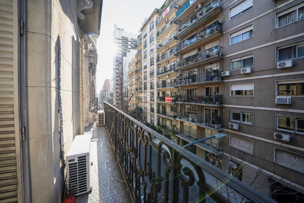 Las Heras 1600 - Emily Salzmann